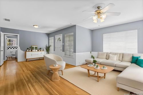 111 Blue Bonnet Blvd, Alamo Heights, TX, 78209-4666 | Card Image