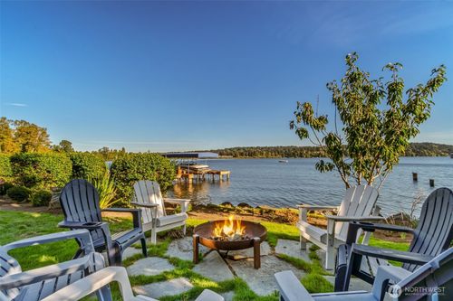17765 Beach Dr Ne, Lake Forest Park, WA, 98155-4516 | Card Image