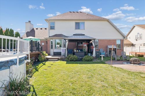 23121 Leighwood Dr, Woodhaven, MI, 48183-2772 | Card Image