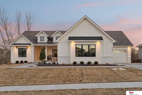 16905 Bondesson St, Bennington, NE, 68007-2822 | Card Image