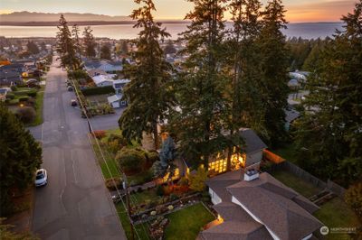 1011 Alder Street, House other with 4 bedrooms, 3 bathrooms and 3 parking in Edmonds WA | Image 2