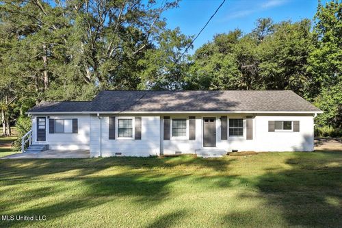 324 Court St, Raymond, MS, 39154-8119 | Card Image