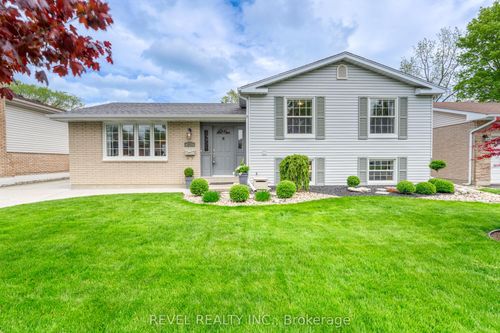 990 Allandale Dr, Sarnia, ON, N7S3E4 | Card Image