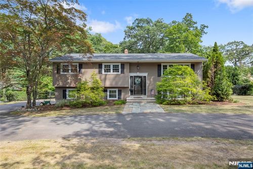 618 Lawlins Rd, Wyckoff, NJ, 07481-1410 | Card Image