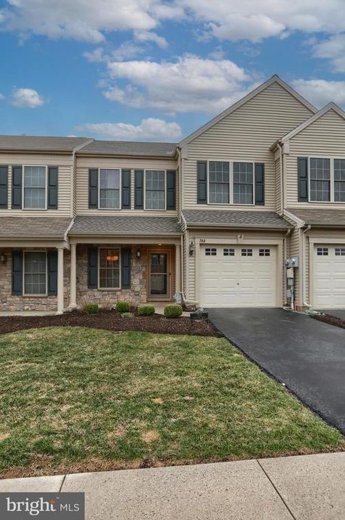 708 Creekside Dr, HUMMELSTOWN, PA, 17036-7077 | Card Image