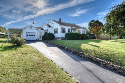 816 Riverview Dr, Elizabethton, TN, 37643-4730 | Card Image