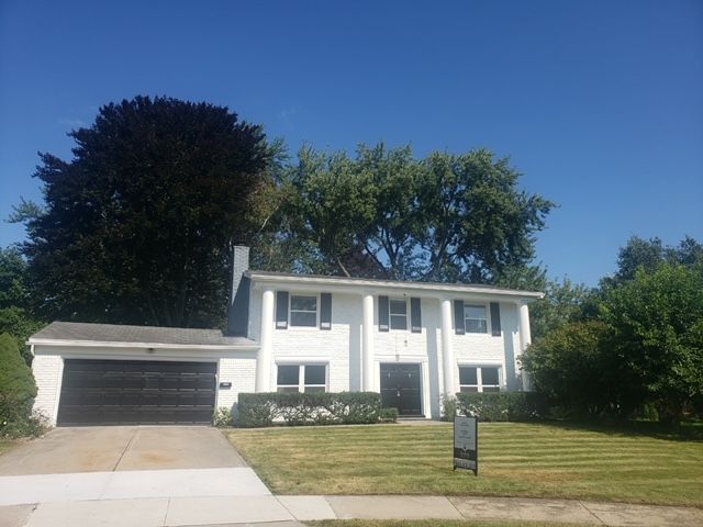 Saint Mary Ct, Farmington, MI 48336