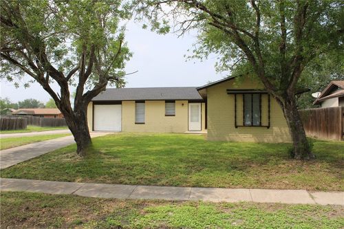 230 Birchwood Dr, Kingsville, TX, 78363-7524 | Card Image