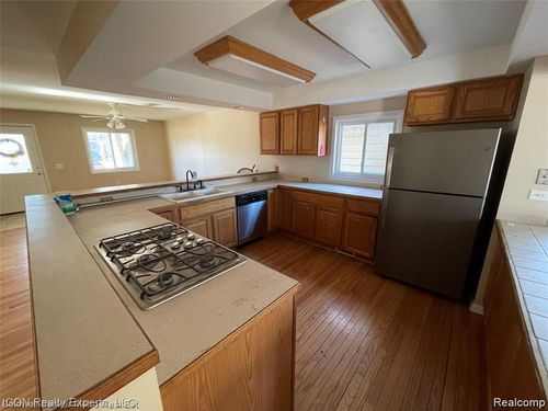 3060 Woodlawn St, Commerce Twp, MI, 48390-1490 | Card Image