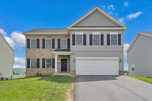 4936 Warrior Dr, Salem, VA, 24153-5814 | Card Image