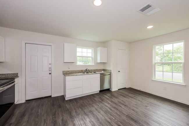 1300 N Brazos Ave, House other with 3 bedrooms, 4 bathrooms and null parking in Cleburne TX | Image 8