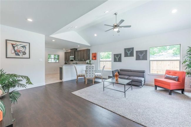 Living Sample | Image 9