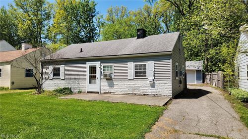 863 North, Painesville, OH, 44077 | Card Image