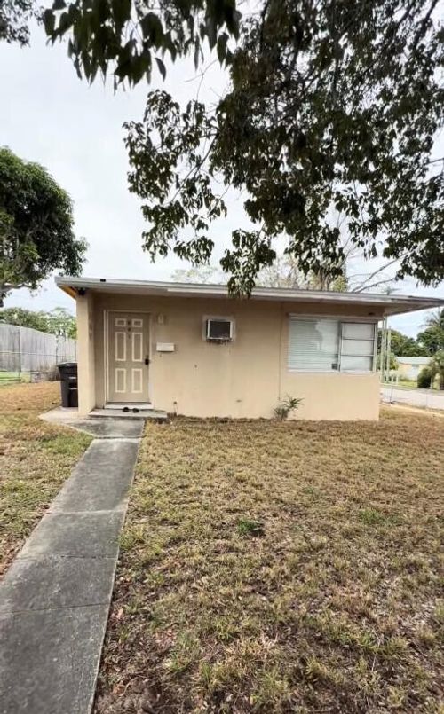 801 39th Ct, West Palm Beach, FL, 33407-4013 | Card Image