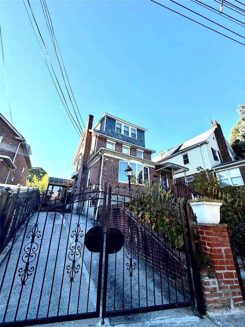 14606 13th Avenue, New York, NY, 11357 | Card Image