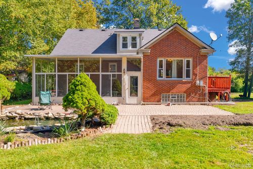 24915 Saint Paul Blvd, Harrison Township, MI, 48045-1933 | Card Image