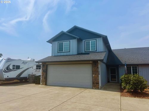 1126 W 6th Ave, Junction City, OR, 97448-1010 | Card Image
