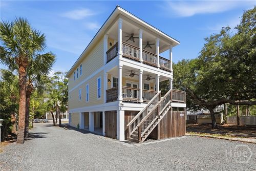 10 13th Pl, Tybee Island, GA, 31328-8949 | Card Image
