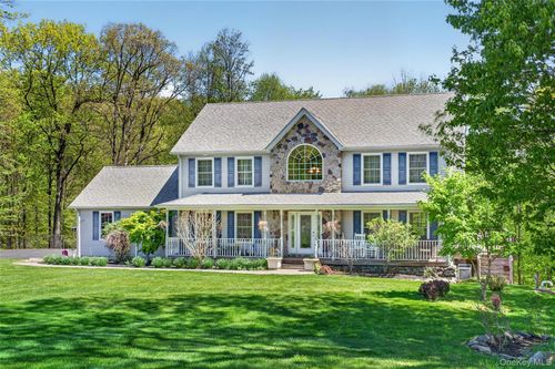 8 Apple Hill Dr, Highland Mills, NY, 10930-2110 | Card Image