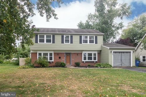 18 Edgewater Ln, Willingboro, NJ, 08046-2325 | Card Image