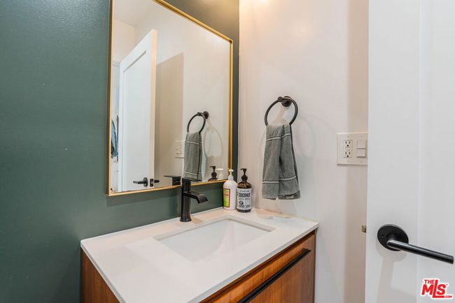 5737 Allott Ave, House other with 6 bedrooms, 6 bathrooms and 2 parking in Sherman Oaks CA | Image 19