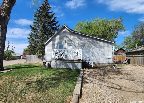 317 2nd St, Estevan, SK, S4A0K2 | Card Image