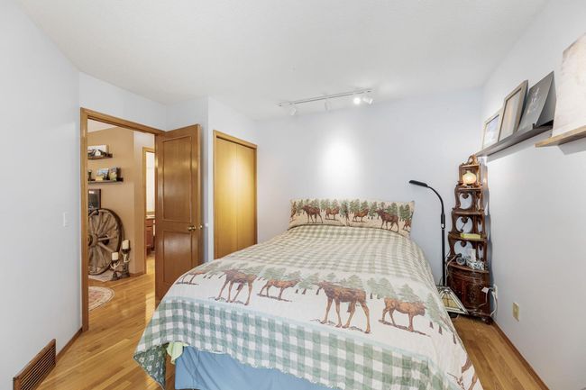 19 Sunrise Way, Home with 3 bedrooms, 3 bathrooms and 4 parking in Priddis Greens AB | Image 36