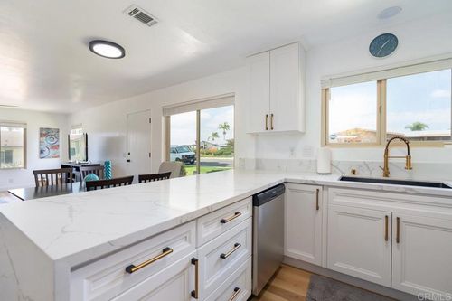 1025 Plover Way, Oceanside, CA, 92057-7707 | Card Image