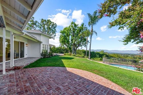 19621 Wells Dr, Tarzana, CA, 91356 | Card Image