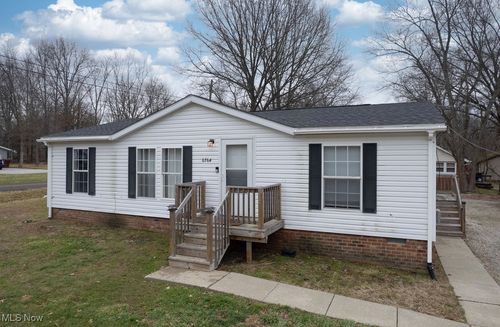 6764 Sumner Rd, Ravenna, OH, 44266-1961 | Card Image