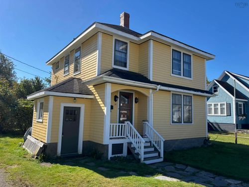 85 Cliff St, Yarmouth, NS, B5A3J7 | Card Image