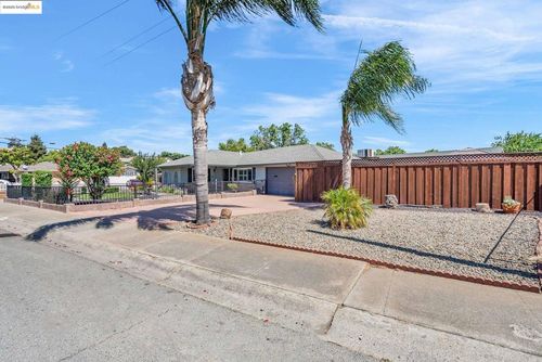860 W 17th St, Pittsburg, CA, 94565-3715 | Card Image