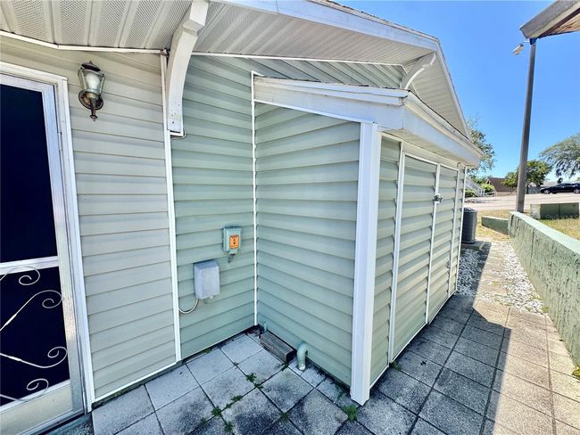 View of back screened in porch and the "bump out" area is where the washer and dryer hook ups are | Image 27