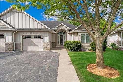 18 Riverside Cir, Smithville, ON, L0R2A0 | Card Image