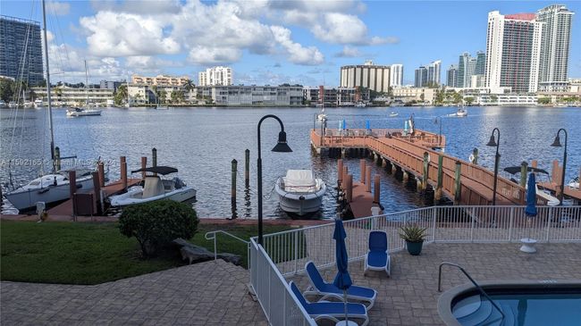 4 - 400 Golden Isles Dr, Condo with 2 bedrooms, 2 bathrooms and null parking in Hallandale Beach FL | Image 4