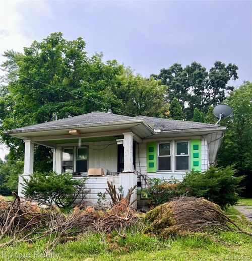 370 E Moore St, Flint, MI, 48505-5374 | Card Image