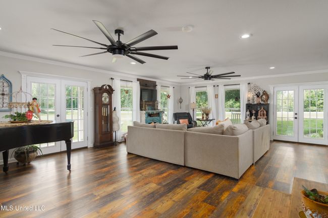 Living Room | Image 5