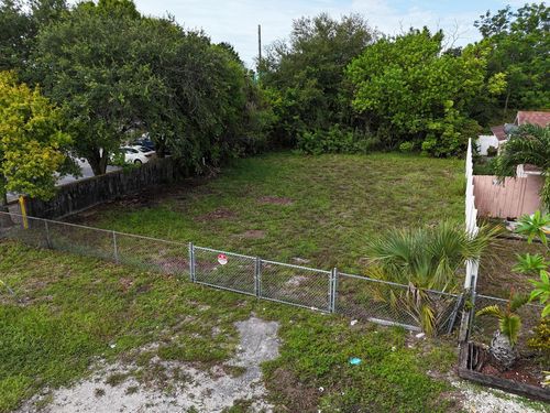 1602 Lauderdale Manor Dr, Fort Lauderdale, FL, 33311-5849 | Card Image