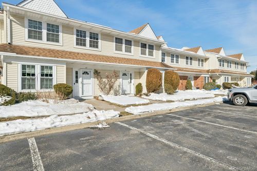46 Gazebo Ln, Holtsville, NY, 11742-1640 | Card Image