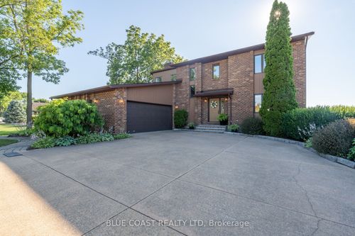 1031 St Clair Pky, Mooretown, ON, N0N1M0 | Card Image