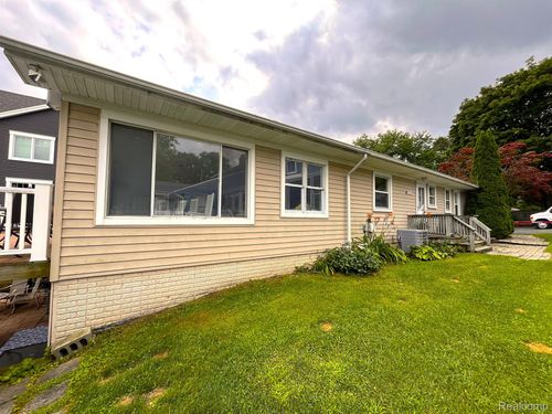 8480 Carols Dr, Brighton, MI, 48114-9316 | Card Image