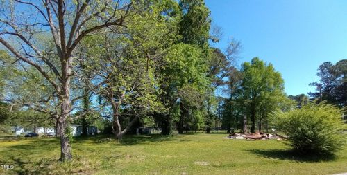 607 E 10th St, Scotland Neck, NC, 27874-1525 | Card Image