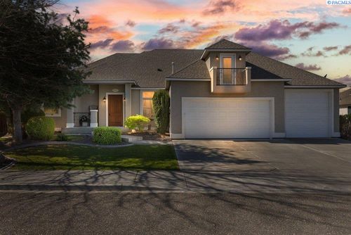 3905 W 47th Ave, Kennewick, WA, 99337-2788 | Card Image