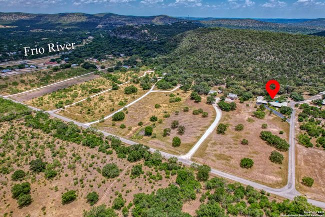 457 N Tomahawk Way, House other with 4 bedrooms, 3 bathrooms and null parking in Concan TX | Image 63