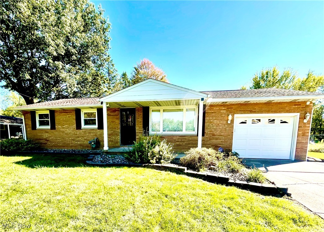 Eastland Ave, Louisville, OH 44641