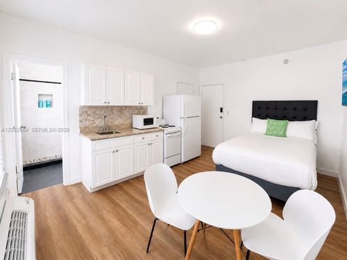 310-3025 Indian Creek Dr, Miami Beach, FL, 33140-4151 | Card Image