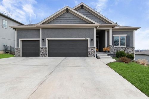 1605 Nw 59th St, Kansas City, MO, 64118-4060 | Card Image