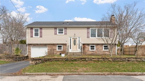 32 Milburn Rd, East Providence, RI, 02914-1918 | Card Image