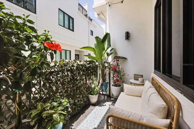 Balcony | Image 11