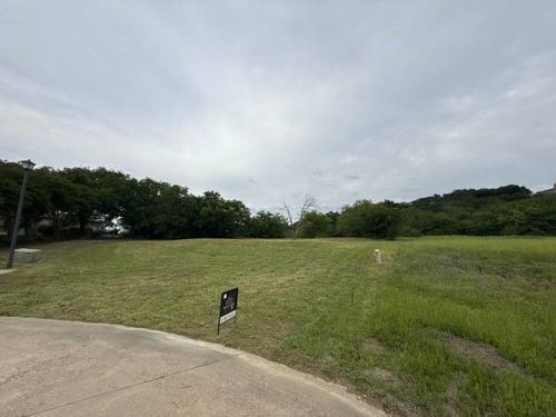 2130 Rohne Dr, Cedar Hill, TX, 75104-1009 | Card Image